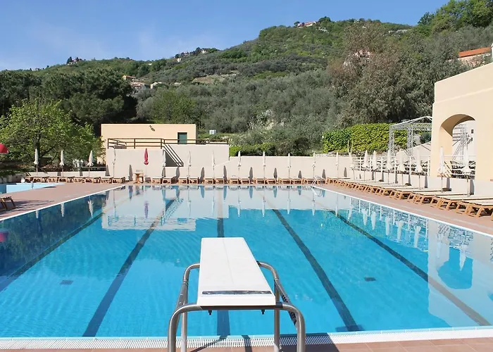 Il Villaggio Di Giuele Апарт-отель 3*